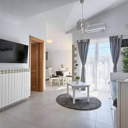 La Mer-3 By Interhome Pula